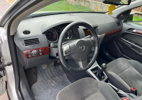 Opel Astra cena 11900 przebieg: 165000, rok produkcji 2005 z Sochaczew małe 497